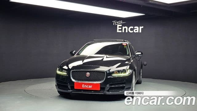 Jaguar XE 3