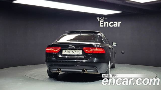 Jaguar XE 4
