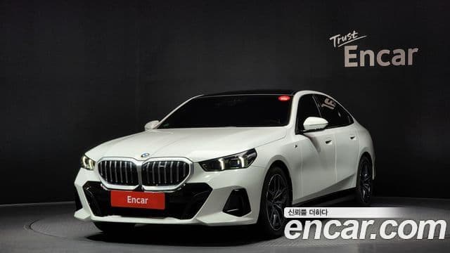 BMW 5 Series (G60)