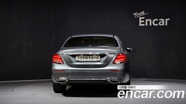 Mercedes-Benz E-Class W213 4