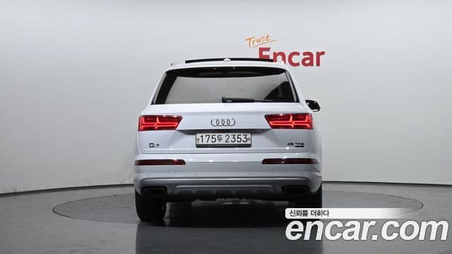Audi Q7 (4M) 3