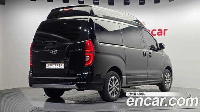 Hyundai The New Grand Starex 2
