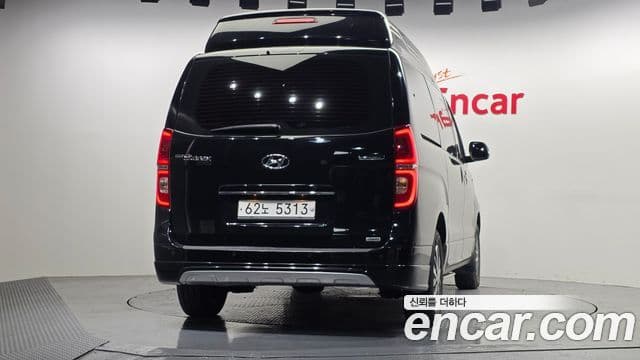 Hyundai The New Grand Starex 4