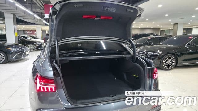 Audi A6 (C8) 4