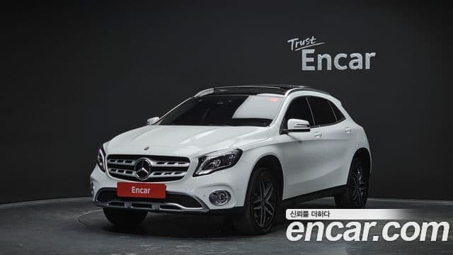 Mercedes-Benz GLA-Class X156 1