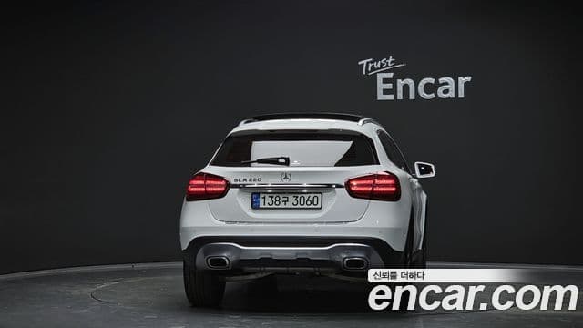 Mercedes-Benz GLA-Class X156 4