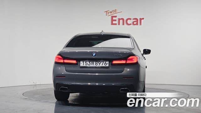 BMW 5 Series (G30) 4