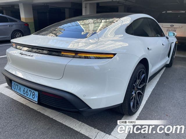 Porsche Taycan 2