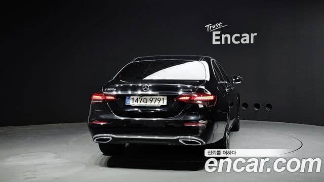 Mercedes-Benz E-Class W213 4