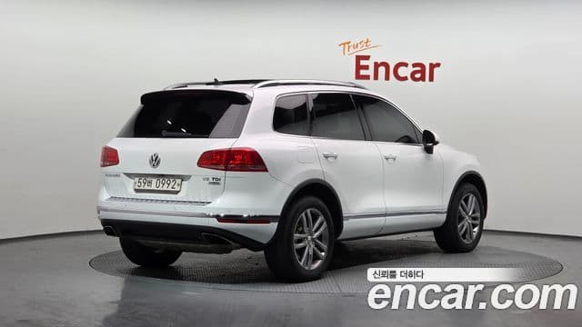 Volkswagen New Touareg 2