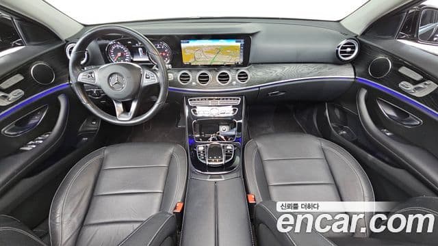 Mercedes-Benz E-Class W213 4