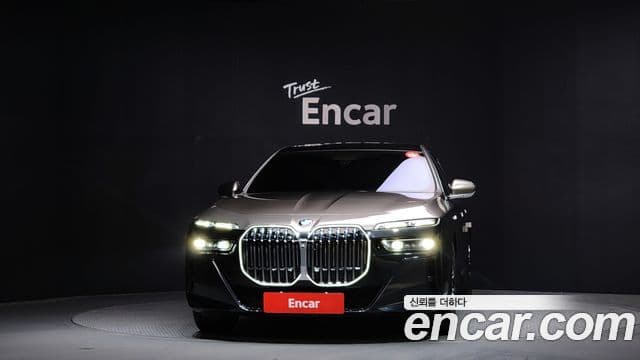 BMW 7 Series (G70) 2