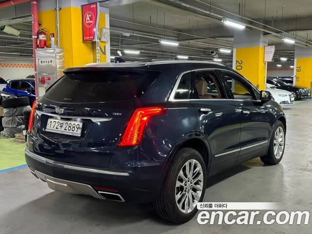 Cadillac XT5 3