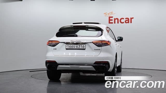 Maserati Levante 3