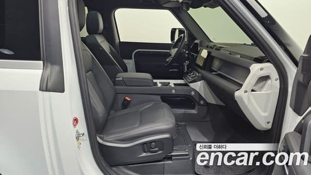 Land Rover Defender (L663) 3