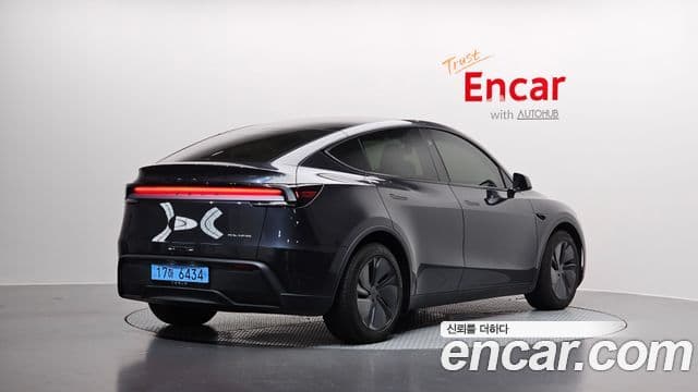 Tesla Model Y 2