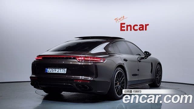 Porsche Panamera (971) 2