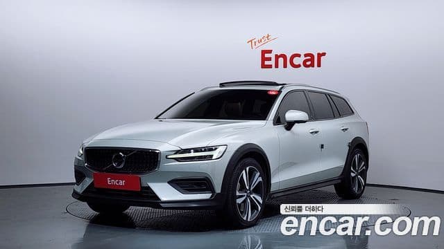 Volvo V60 Cross Country 2nd Gen 1