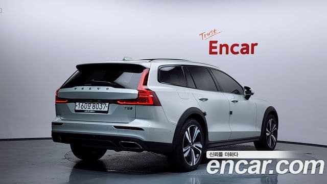 Volvo V60 Cross Country 2nd Gen 2