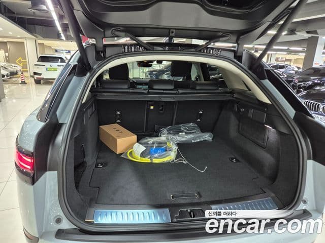 Land Rover Range Rover Velar 4