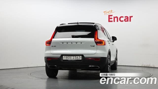 Volvo XC40 4