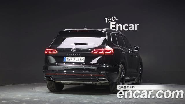 Volkswagen Touareg 3rd Gen 4