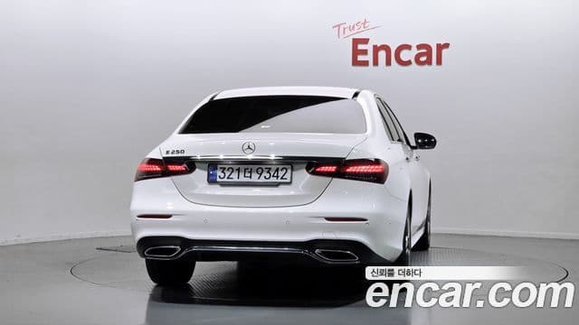 Mercedes-Benz E-Class W213 4