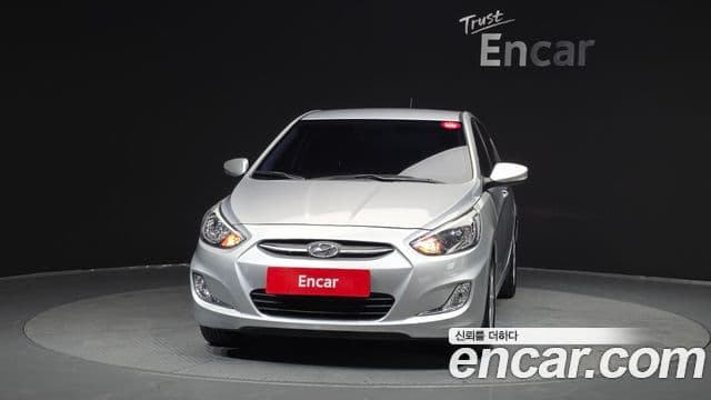 Hyundai Accent (New) 3