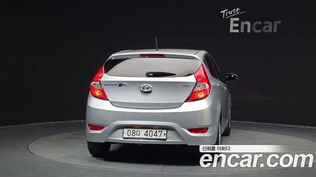 Hyundai Accent (New) 4