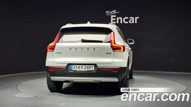 Volvo XC40 4