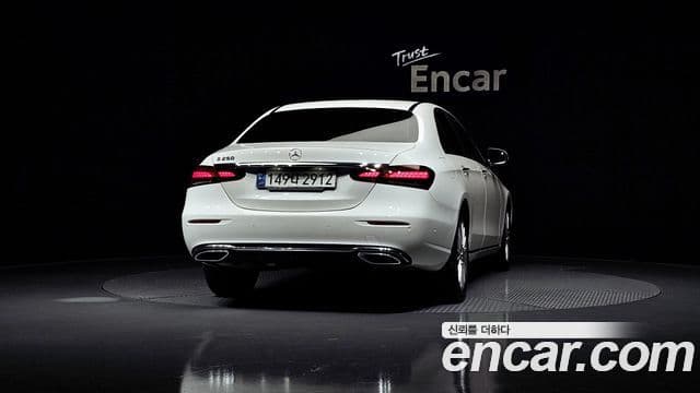 Mercedes-Benz E-Class W213 4