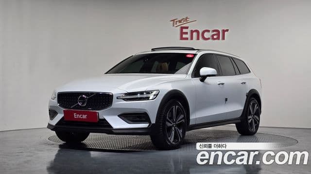 Volvo V60 Cross Country 2nd Gen 1