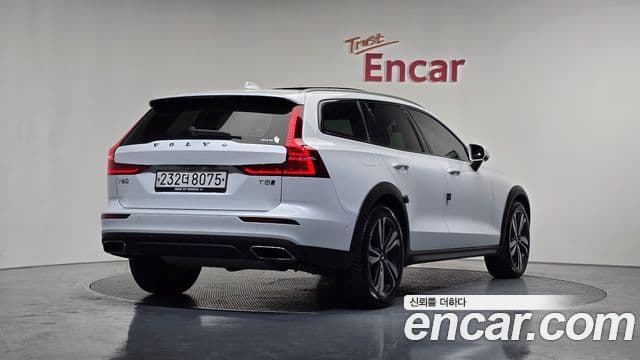 Volvo V60 Cross Country 2nd Gen 2