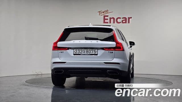Volvo V60 Cross Country 2nd Gen 4