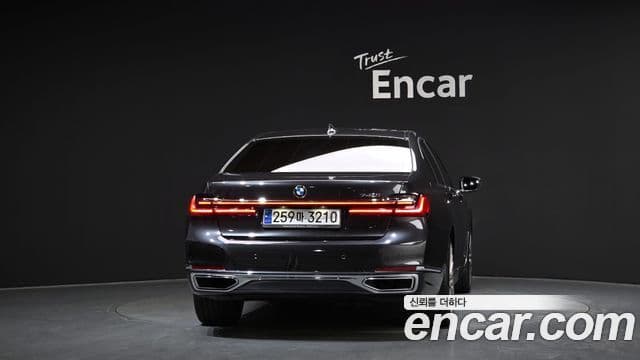 BMW 7 Series (G11) 3
