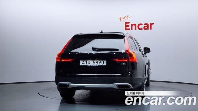 Volvo V90 Cross Country 4