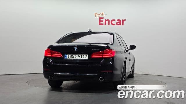 BMW 5 Series (G30) 4
