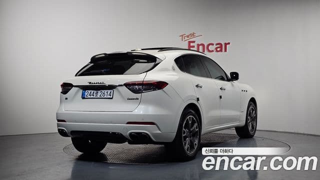 Maserati Levante 2
