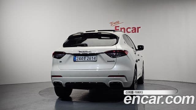 Maserati Levante 4