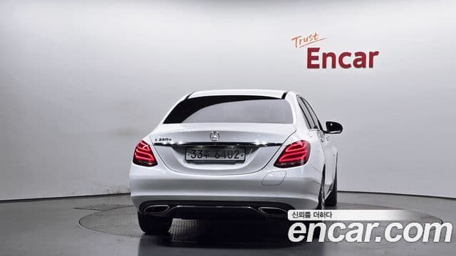 Mercedes-Benz C-Class W205 4