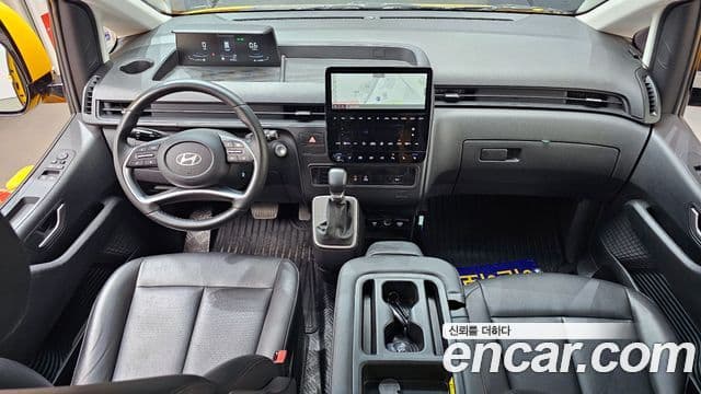 Hyundai Staria 4