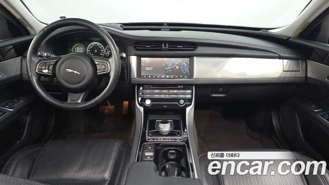 Jaguar XF (X260) 4