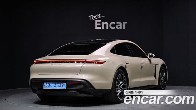 Porsche Taycan 2