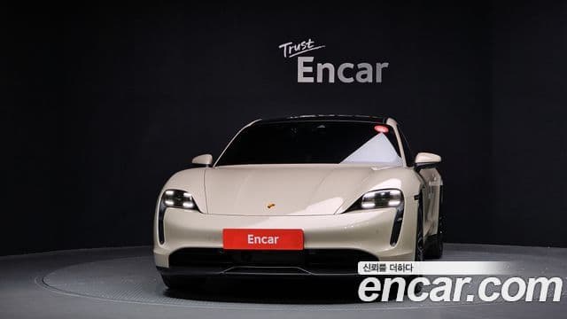 Porsche Taycan 3