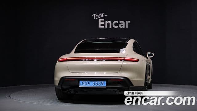 Porsche Taycan 4