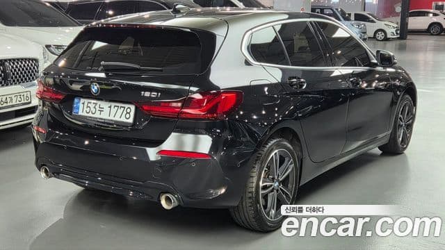BMW 1 Series (F40) 2