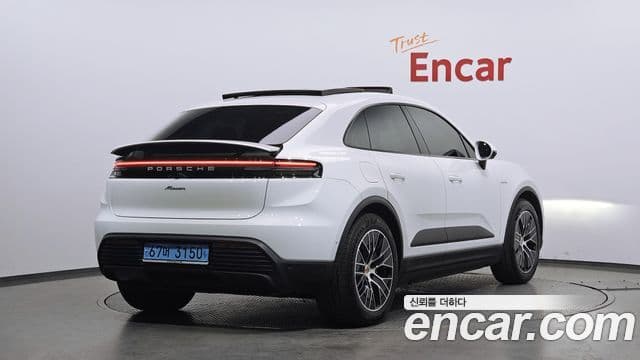 Porsche Macan EV 2