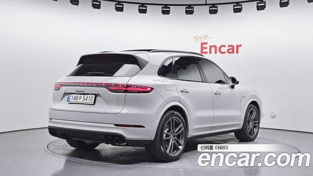 Porsche Cayenne (PO536) 2