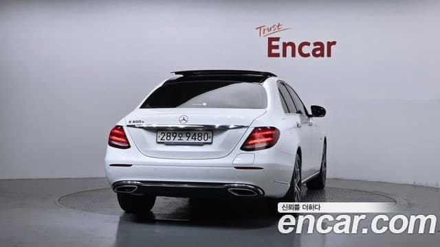 Mercedes-Benz E-Class W213 4