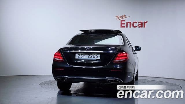 Mercedes-Benz E-Class W213 3